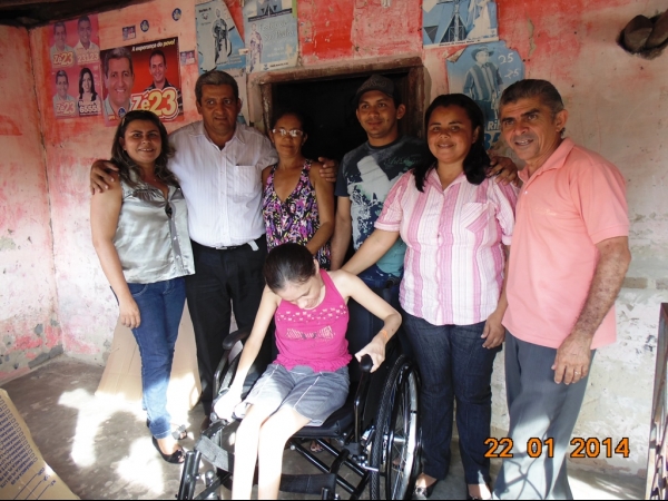 Prefeito Zé Resende entrega cadeiras de rodas em comunidades da zona rural - Imagem 2