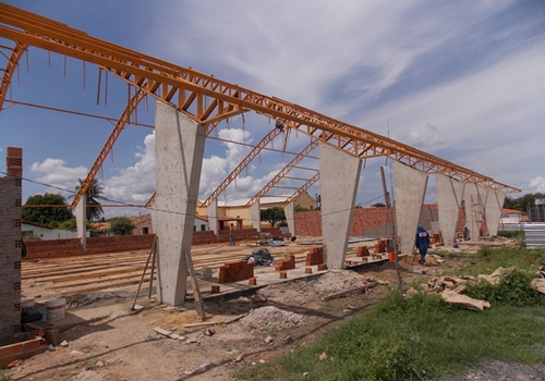 Avança as obras da quadra poliesportiva da Escola Genésio Moreira - Imagem 1