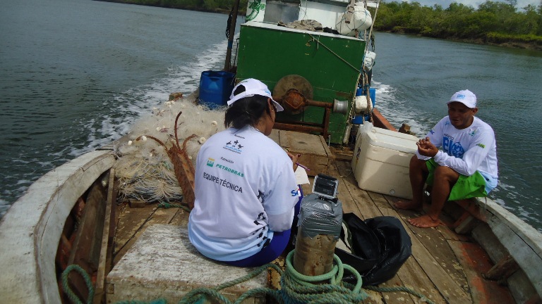 Técnicos do Biomade realizam atividade de embarque e coletam dados da fauna marinha  