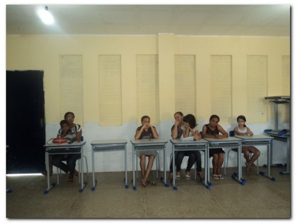 Prefeito Dr. Moura e educadores prestaram uma homenagem aos estudantes selecionados para participarem do Intercâmbio Aprender é uma Viagem - Imagem 14