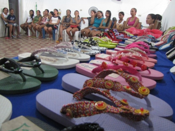 Prefeitura de Miguel Alves oferecer Curso de Customização de sandália - Imagem 4