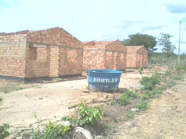 Vereador denuncia morosidade na execução de projeto de casas em Caraúbas - Imagem 2