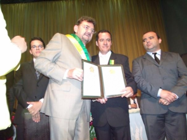 Prefeito Walfredo Filho é homenagedo com Medalha do Mérito Renascença em Oeiras - Imagem 2