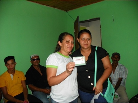 Secretaria municipal de assistência social entrega carteiras de passe livre - Imagem 2