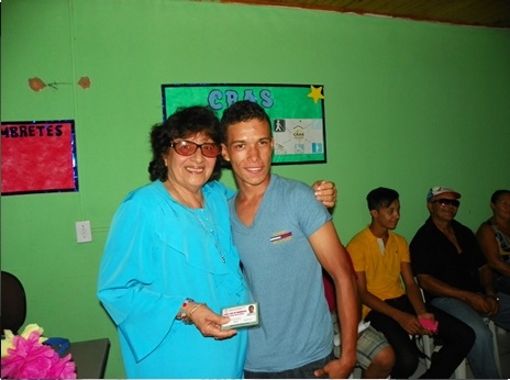 Secretaria municipal de assistência social entrega carteiras de passe livre - Imagem 1