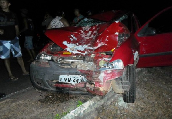 Motoqueiro morre ao colidir com carro na estrada de Nossa Senhora de Nazaré