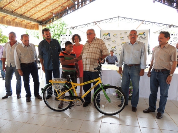 Governador Wilson Martins inaugura pavimentação asfaltica - Imagem 21