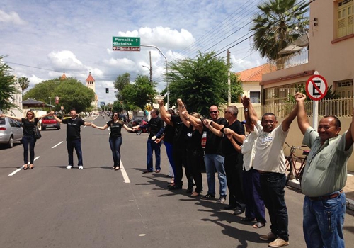 Advogados da OAB de Piripiri fazem manifestação contra péssimas condições de trabalho - Imagem 1