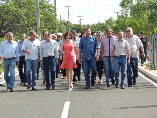 Governador Wilson Martins inaugura pavimentação asfaltica - Imagem 6