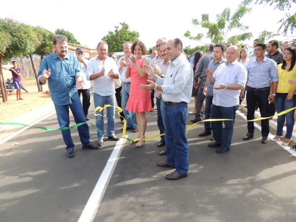 Governador Wilson Martins inaugura pavimentação asfaltica - Imagem 3