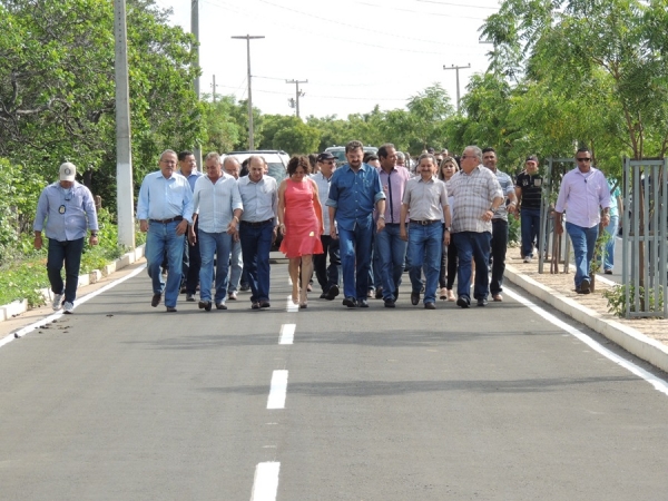 Governador Wilson Martins inaugura pavimentação asfaltica - Imagem 5
