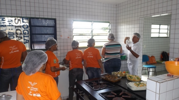 Aulas Praticas curso de Aux. de Cozinha(PRONATEC) - Imagem 3