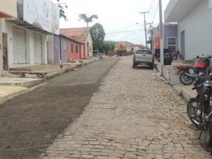 Ruas do centro de Água Branca começam a receber planeamento asfáltico