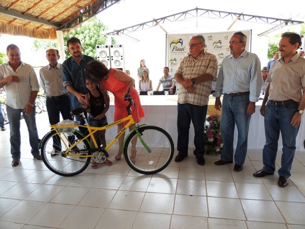 Governador Wilson Martins inaugura pavimentação asfaltica - Imagem 20