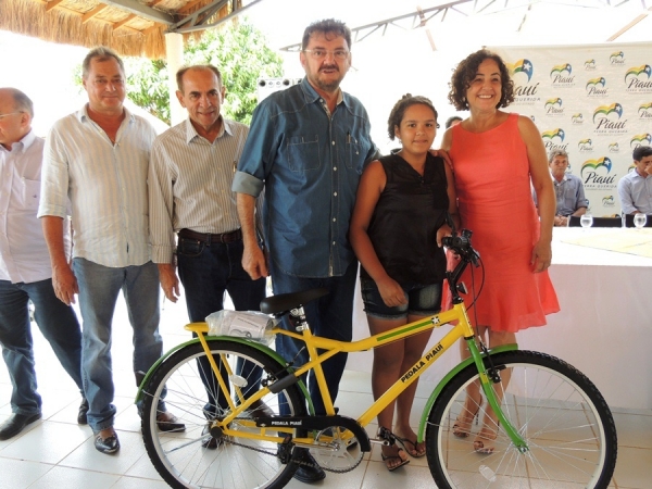 Governador Wilson Martins inaugura pavimentação asfaltica - Imagem 17