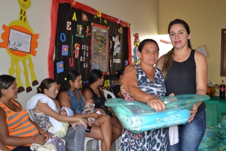 Prefeitura de Pedro II entrega enxovais para gestantes e mães carentes