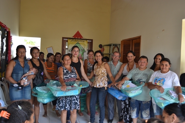 Prefeitura de Pedro II entrega enxovais para gestantes e mães carentes - Imagem 3