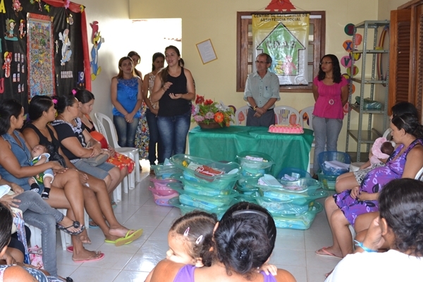 Prefeitura de Pedro II entrega enxovais para gestantes e mães carentes - Imagem 1