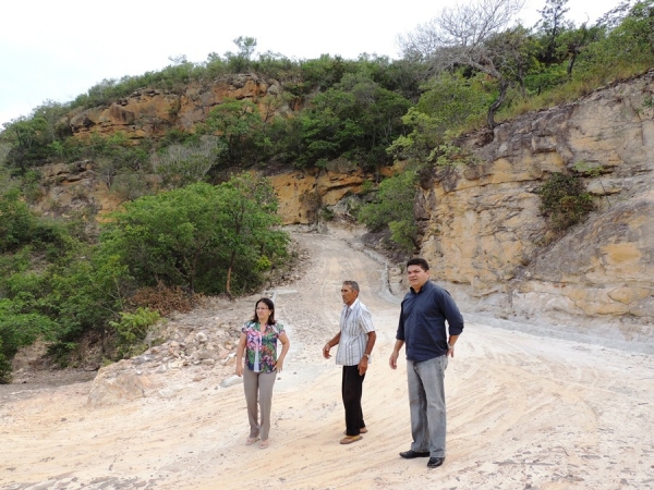 Serviço de recuperação da ladeira do Caranguejo recebe visita da Prefeita Neuma Café - Imagem 1