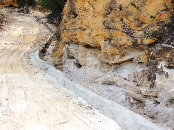 Serviço de recuperação da ladeira do Caranguejo recebe visita da Prefeita Neuma Café - Imagem 7