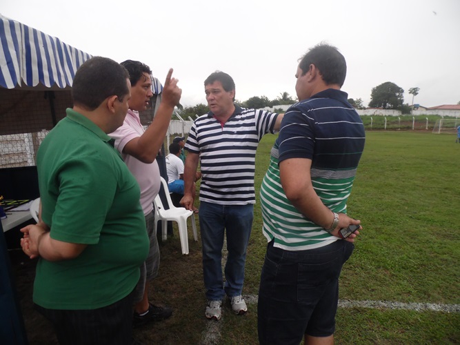 Estádio Segisnando Alencar será iluminado, garante prefeito