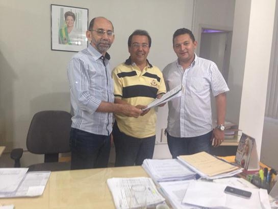 Jonas Moura entrega projeto a CODEVASF para iluminação da Avenida José Miguel - Imagem 1