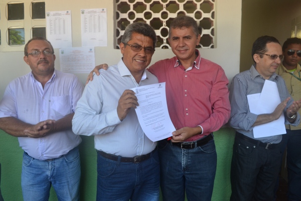 Prefeito autoriza elaboração do plano de saneamento