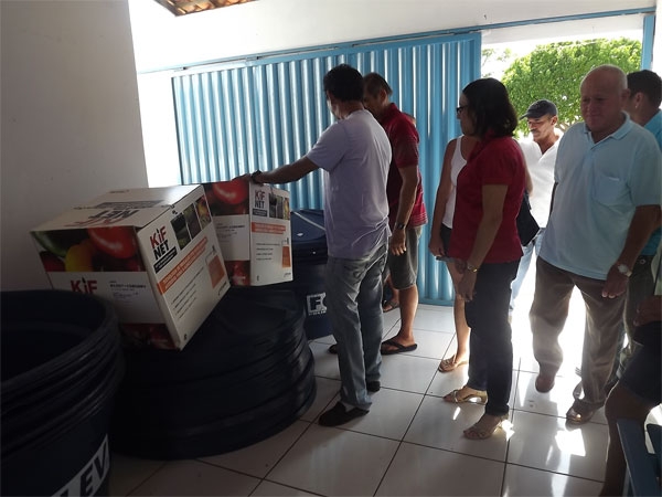 Prefeita Rita Sobrinho entrega Kits de irrigação para agricultores de Caxingó - Imagem 7