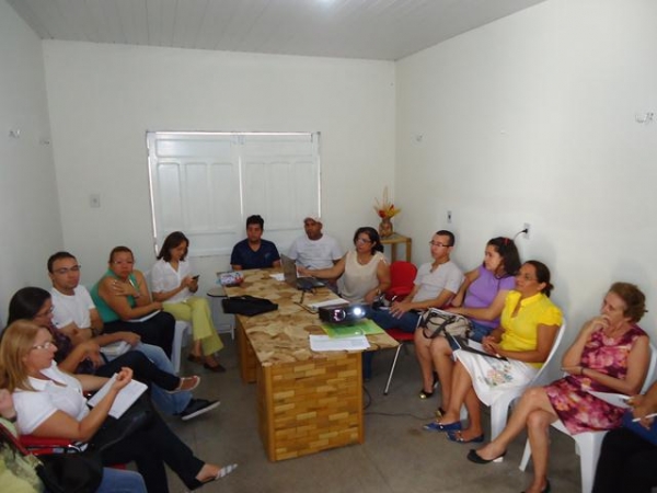 Reunião Na Assistência Social com Secretários para Debater sobre o Program Bolsa Família - Imagem 6