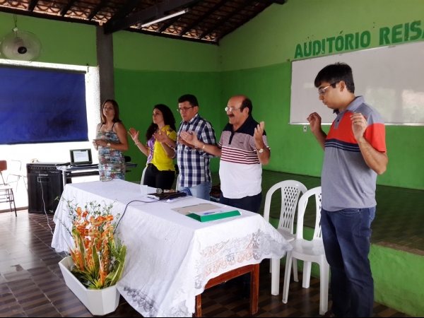 Alunos recebem celular por excelência em notas - Imagem 5