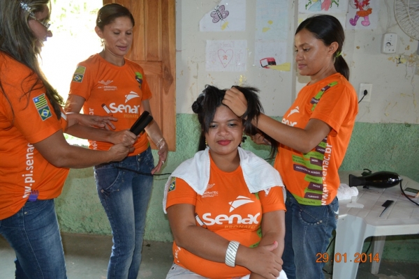 Pronatec em parceria com a Prefeitura oferece cursos de cabeleireiros  em Boa Hora - Imagem 16