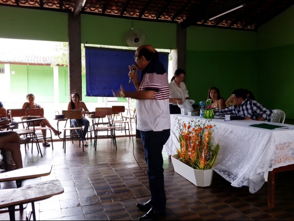 Alunos recebem celular por excelência em notas - Imagem 4