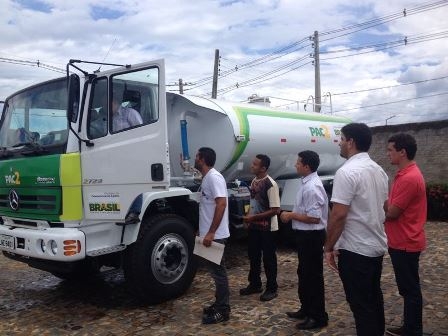 Prefeito de Porto Manin Geronço recebe caminhão pipa em Teresina - Imagem 2