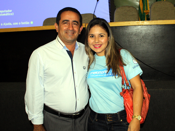 Prefeito Eudes Agripino recebe caçamba em solenidade na APPM