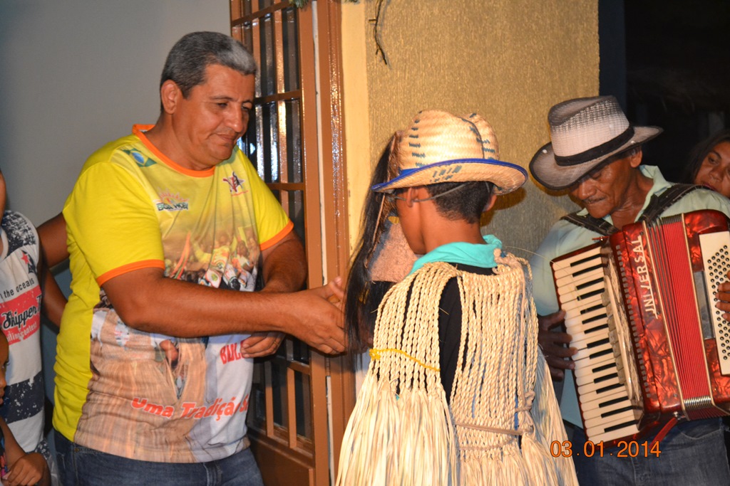Grupos de Reisados invadem a cidade de Boa Hora na terceira noite de peregrinação