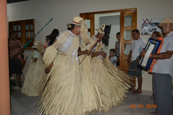 Grupo de Reisado do Boi Memória faz peregrinação no bairro Mato Seco. - Imagem 51