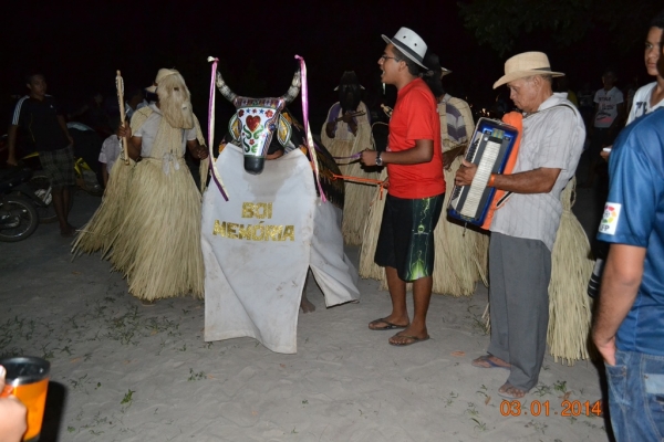 Grupo de Reisado do Boi Memória faz peregrinação no bairro Mato Seco. - Imagem 25