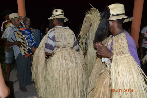 Grupo de Reisado do Boi Memória faz peregrinação no bairro Mato Seco. - Imagem 36