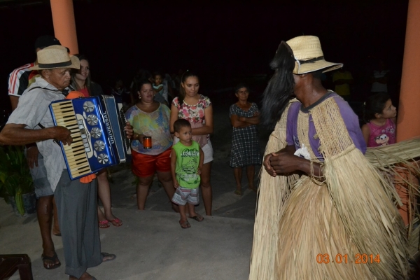 Grupo de Reisado do Boi Memória faz peregrinação no bairro Mato Seco. - Imagem 40