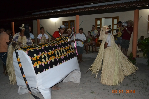 Grupo de Reisado do Boi Memória faz peregrinação no bairro Mato Seco. - Imagem 8