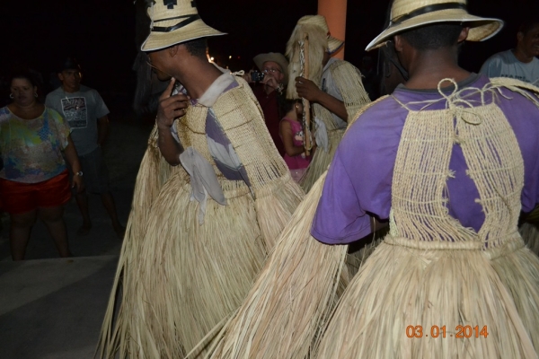 Grupo de Reisado do Boi Memória faz peregrinação no bairro Mato Seco. - Imagem 55