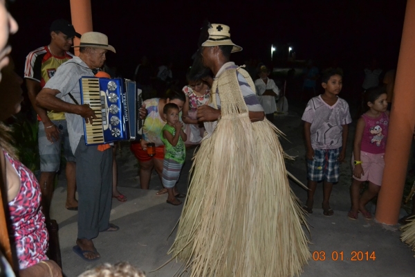Grupo de Reisado do Boi Memória faz peregrinação no bairro Mato Seco. - Imagem 38