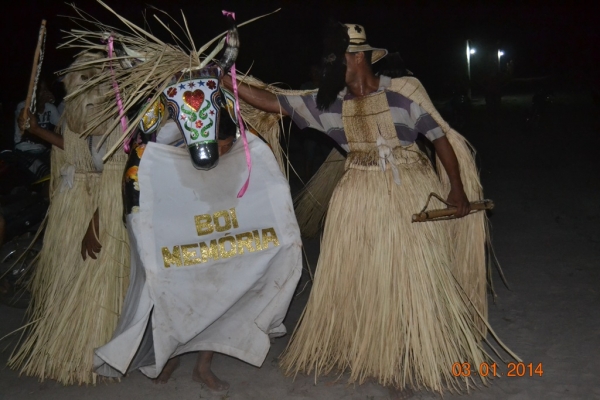 Grupo de Reisado do Boi Memória faz peregrinação no bairro Mato Seco. - Imagem 20