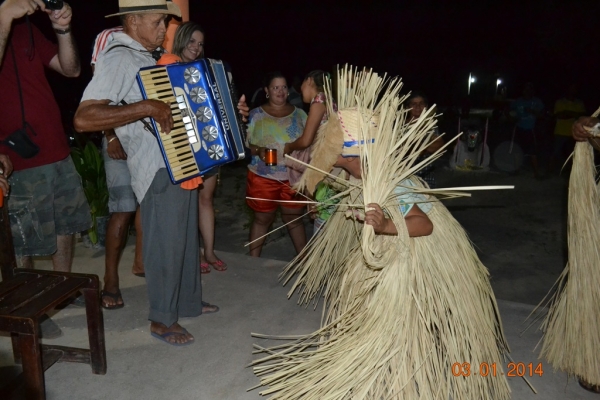 Grupo de Reisado do Boi Memória faz peregrinação no bairro Mato Seco. - Imagem 42