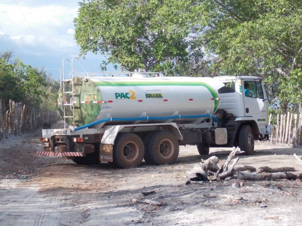 Abastecimento com carro pipa na zona rural de Capitão de Campos - Imagem 4