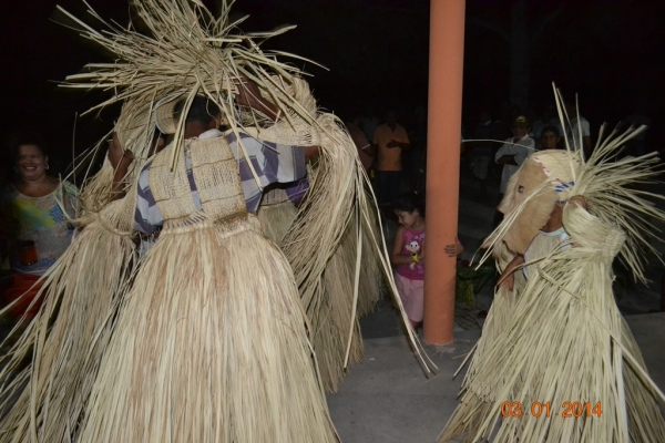 Grupo de Reisado do Boi Memória faz peregrinação no bairro Mato Seco. - Imagem 32