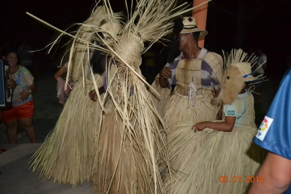 Grupo de Reisado do Boi Memória faz peregrinação no bairro Mato Seco. - Imagem 34