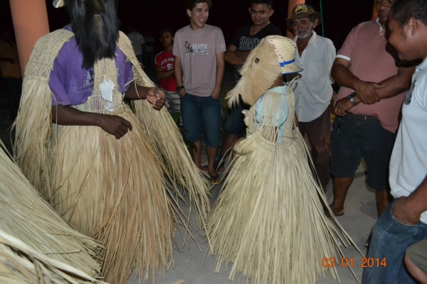 Grupo de Reisado do Boi Memória faz peregrinação no bairro Mato Seco. - Imagem 45