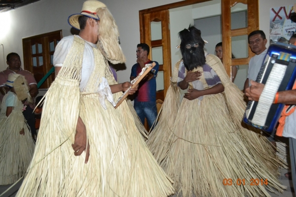 Grupo de Reisado do Boi Memória faz peregrinação no bairro Mato Seco. - Imagem 48