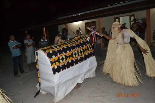 Grupo de Reisado do Boi Memória faz peregrinação no bairro Mato Seco. - Imagem 6